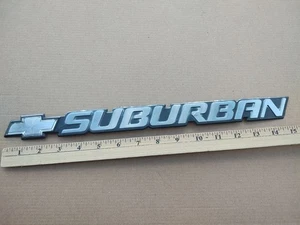 00 01 02 03 04 Chevrolet Suburban Trunk Logo Emblem 15707459 15.75” MT1 - Bild 1 von 9