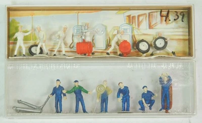 Merten 2331/2325 HO Racing Car Technicians/ Gasoline Station Personnel - Image 1 of 2