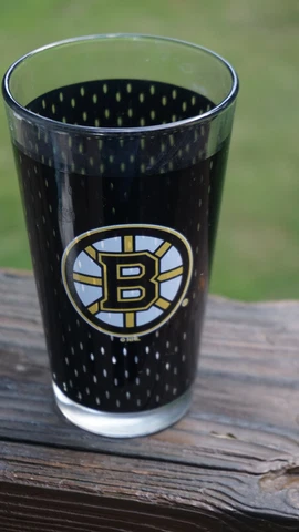 Boston Bruins black Pint Glass Cover