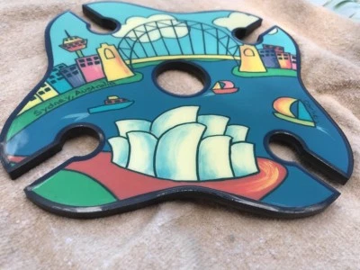 Portabotellas de copa de vino hecho a mano Sydney Australia Aussie Homecraft firmado Carlie Foto 1 de 4