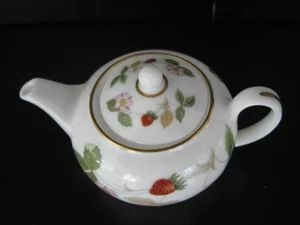 RARE WEDGWOOD WILD STRAWBERRY BONE CHINA MINIATURE TINY TEAPOT DOLLS HOUSE SIZE - Picture 1 of 2