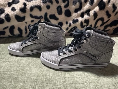 Zapatos para mujer G by GUESS talla 8 zapatillas altas brillantes negras plateadas con cordones Foto 1 de 4