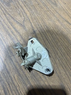 Trava traseira do porta-malas Scion FRS 2013-2016 - Imagem 1 de 4