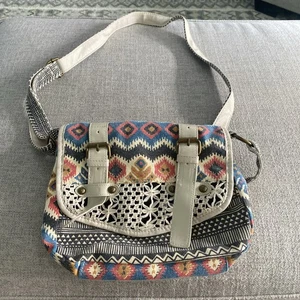 Crossbody Boho Crochet Bag Aztec Flap Closure Surfer Skater - Picture 1 of 5