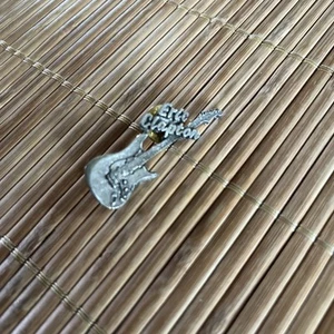 Eric Clapton Guitar Hat Lapel Pin EC Initials Silver-Tone Rare - Picture 1 of 3