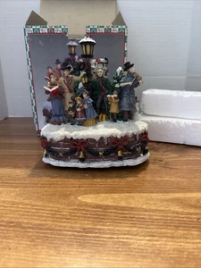 Caroler Christmas Musical Carolers Music Box Suona Gioia al Mondo Box Vintage - Foto 1 di 8