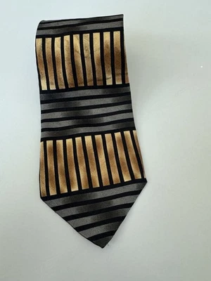 CORBATA CUELLO ZIGURAT SEDA IMPORTADA HERMOSA CORBATA CLÁSICA GEOMÉTRICA EXCELENTE ESTADO. Foto 1 de 4