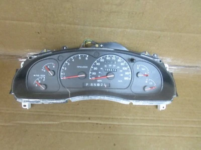 01 02 03 Cuadro de instrumentos velocímetro Mazda B4000 198 k millas 3l5t10849ra RL Foto 1 de 4