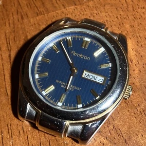 Reloj Hombre Armitron 20/1501 Azul Día Fecha Dial Dos Tonos Estuche Funciona Necesita Correa - Imagen 1 de 5