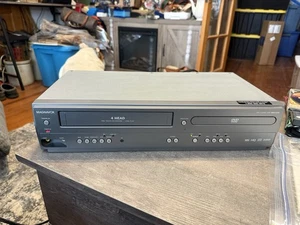 Magnavox DVD Player / VCR Combo Model MWD2206 No Remote Tested GREAT CONDITION - Picture 1 of 12