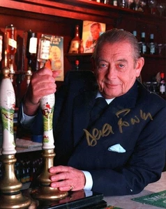 Television Autograph: DEREK FOWLDS (Heartbeat) Signed Photo - Imagen 1 de 1