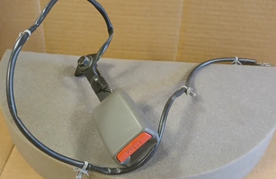 2005 - 2021 年日产探路者 Frontier Xterra 右前座皮带 原始设备制造商 灰色 — 第 1/4 张图片