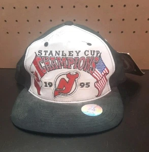 NEU MIT ETIKETT VINTAGE 1995 NEW JERSEY DEVILS STANLEY CUP CHAMPIONS STARTER KAPPE SIGNIERT #15 - Bild 1 von 6