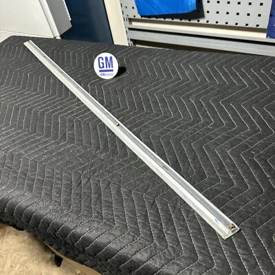 Camión GMC Chevy C10 K10 73-80 4x4 C30 CK puerta derecha moldura inferior carrocería cuadrada Foto 1 de 4