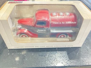 Banco camión cisterna Ford 1937 modelo escala 1/28--marca CaseIH - Imagen 1 de 3