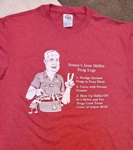 Maglietta ricetta gambe di rana SMU Mustangs Sonny Iron Skillet Sonny Dykes - Foto 1 di 2