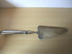 ANCIENNE PELLE A TARTE METAL  ARGENTE  - POIDS 80 GR -LONG 26 CM  - Picture 1 of 6