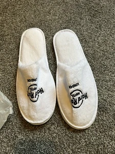 HARD ROCK HOTEL LONDON COMPLIMENTARY SLIPPERS NEW ONE SIZE WHITE COTTON - Picture 1 of 3