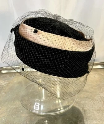 Sombrero Pastillero Mid Cent Mod Vintage.Vintage Terciopelo Negro con Rosa Satinado,red Años 50 Foto 1 de 4