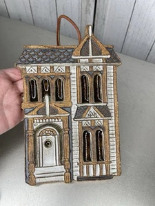 Vintage Victoria Littlejohn Keramik viktorianisches Haus Plakette Wandbild hängend - Bild 1 von 5
