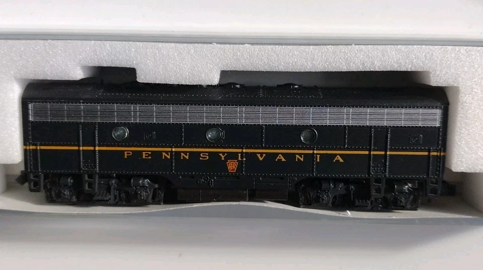 KATO N Scale Pennsylvania Railroad Locomotive 176-103 F7 B w/o S.G.  PRR - Image 1 of 4