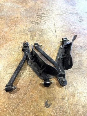 Braços inferiores dianteiros 1998-2005 Arctic Cat 250 300 4x4 fabricante de equipamento original destro e LH 0503-186/0503-187 - Imagem 1 de 4