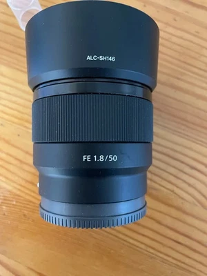 Sony SEL50F18F FE 50mm F1.8 Obiettivo con Focale Fissa - Nero - Immagine 1 di 3