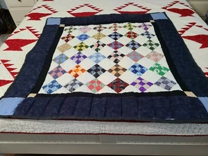 Neuer handgefertigter gesteppter Wandbehang mit 9 Aufnähern - 38,5 mal 40 Zoll - offene Naht - Bild 1 von 12