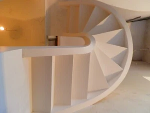 U-FÖRMIGE TREPPE AUS LEICHTBETON - Bild 1 von 10