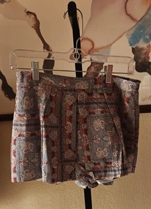 Endless Rose Patterned Pleated Shorts NWT Size Medium - Picture 1 of 6