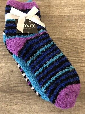 Tres pares de calcetines difusos para mujer de XOXO talla 9-11, talla de zapato 4-10 Foto 1 de 4