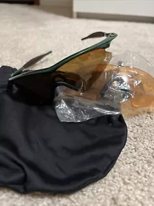 Gafas de sol Oakley con montura M verdes con bolsa Oakley y lente extra - Imagen 1 de 14
