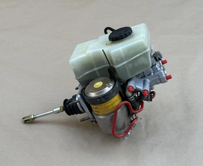 2003-2005 Toyota 4Runner Anti-Lock Brake Pump ABS Module Assembly OEM - Image 1 of 4