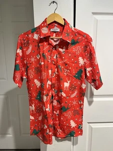 Camisa de Navidad J&DHUASHA para hombre manga larga con botones renos y árboles pequeña - Imagen 1 de 10
