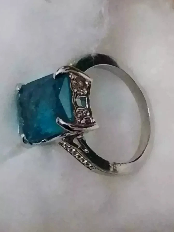 Anello Argento Con Smeraldo e Brillantini - Immagine 1 di 4