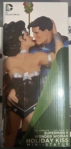 DC Comics The New 52 - Superman & Wonder Woman Holiday Kiss Jim Lee New - Picture 1 of 6
