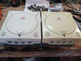2X SEGA DREAMCAST SHELLS WITH OPTICAL DRIVES