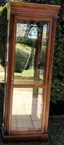 Fabulous Howard Miller Wood and Glass China Vitrine Cabinet - VGC - GORGEOUS - Picture 1 of 6