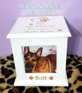 Haustier Einäscherungsurne Denkmal mit Bildern | Katze & Hund Urne lasergraviert ❤️ - Bild 1 von 6
