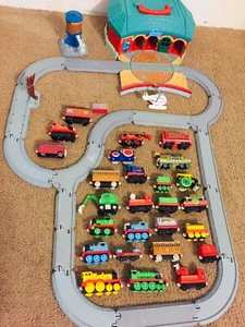Thomas & seine Freunde Bahnhof Depot Tidmouth Schuppen Lot Schienen Druckguss Züge 🔥 - Bild 1 von 6