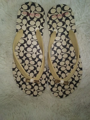 COACH Amel Signature C Logo Flip Flops Gold Bow Accent Black Tan Rubber 5-6 - Image 1 of 4