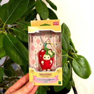 Sylvanian Families Calico Critters Baby Fruits Keychain Strawberry NEW - Picture 1 of 9