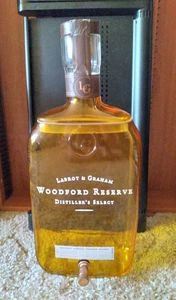 Botella de whisky vacía Woodford Reserve Distiller’s Select 4,5 L (con boquilla para verter) - Imagen 1 de 6