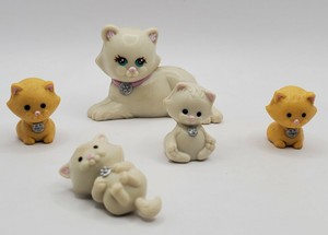 Vintage 1993 Kenner Littlest Pet Shop White Mommy Cat & Baby Kittens