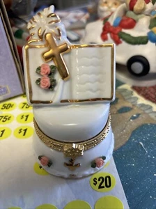 Porcelain Musical Trinket Box With Bible, Cross, & Pink Roses by Sankyo GRACEFUL - Picture 1 of 4