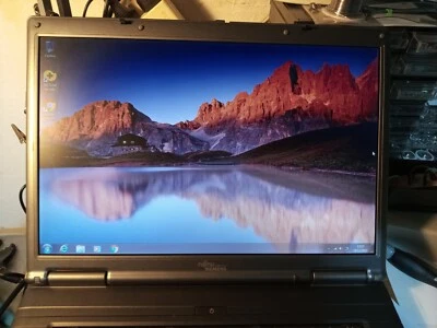 Notebook Fujitsu Esprimo Mobile V5535 - Windows 7  - Office 2007 - Immagine 1 di 4