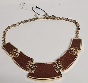 UNIQUE WHITE HOUSE BLACK MARKET GOLD TONE AND BROWN LEATHER PANEL NECKLACE New - Picture 1 of 5