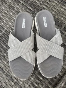 Sandali Skechers Goga Mat argento/grigio sliders taglia UK 6 - Foto 1 di 9