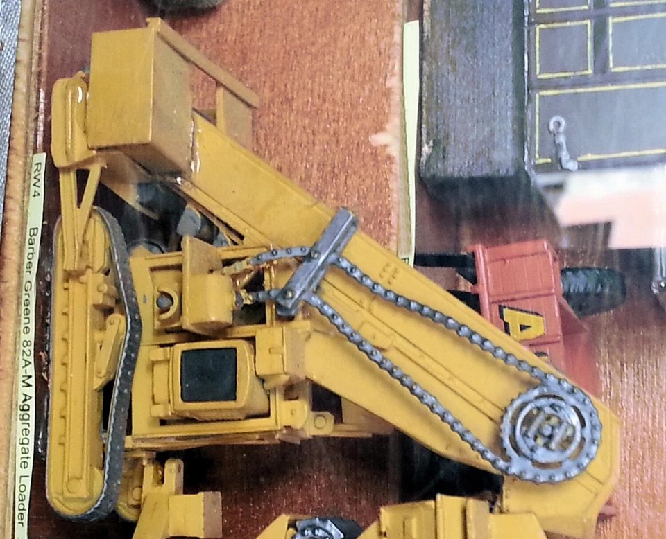 Barber Greene 82aM Aggregate Loader RW4 UNPAINTED OO Scale Langley Models Kit - Image 1 of 1