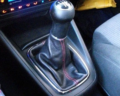 L'ARTE PELLE CUFFIA leva CAMBIO per VW GOLF 4 IN VERA PELLE NERA cuciture rosse